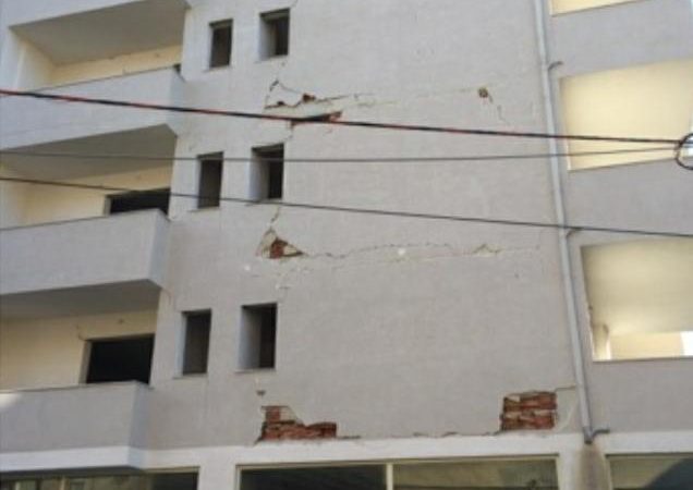 Dëmshpërblimi për dëmtimet nga tërmeti i 26 nëntorit ende pezull/ Banori: Disa marrin lekë, të tjerë jo, na ndajnë politikisht