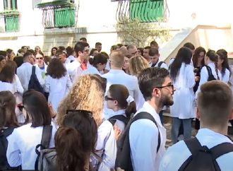 Përfundon bojkoti! Universiteti i Mjekësisë pranon kërkesat e studentëve