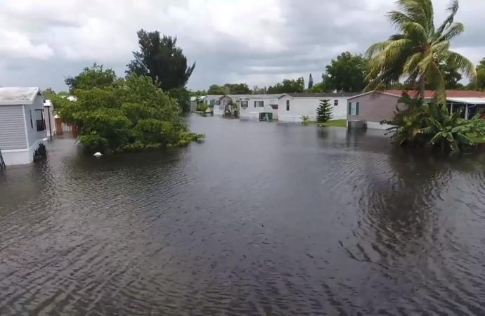 Florida përballet me përmbytje, mbi 100 mijë ndërtesa pa energji elektrike pas shiut të fortë