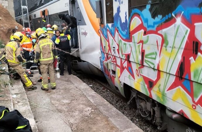 Përplasen dy trena në Spanjë, 13 të plagosur, mes tyre dhe të mitur