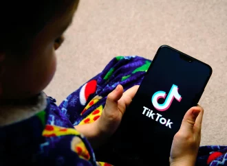 Psikologia: Mbyllja e TikTok dhe rrjeteve sociale një mënyrë e mirë për mbrojtjen e fëmijëve